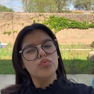 Meet your Posher, Cassandra